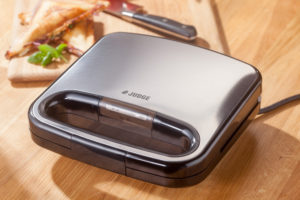 JEA77 Judge Electricals 2 Slice Sandwich Maker 750W Propped Closed 2 Check out the impressive new Judge Stainless Steel Sandwich Toaster