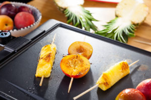 JEA82 Judge Electricals Non Stick Griddle 1500W LIfestyle Detail 1 1600x1600 Judge Table Top Grill