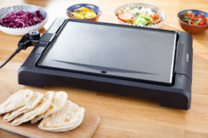 JEA82 Judge Electricals Non Stick Griddle 1500W Lifestyle Empty 1600x1600 Judge Table Top Grill