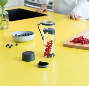 Make Take Water Bottle with Strainer Dark Grey 8710755148842 Brabantia 300dpi 4480x6720px 6 NR 28827 Brabantia’s Make & Take Water Bottle with Strainer