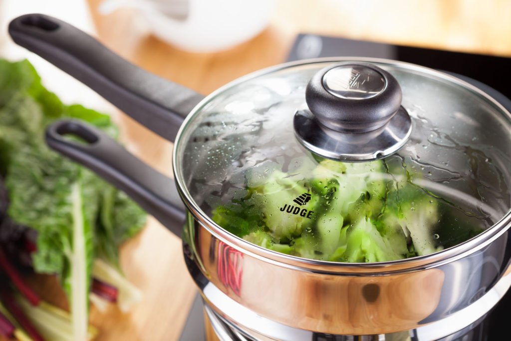 PP255 Judge Vista Draining 5 Pce Saucepan Set Lifestyle 2 1600x1600 1 New six-piece set added to Judge Vista Draining Set