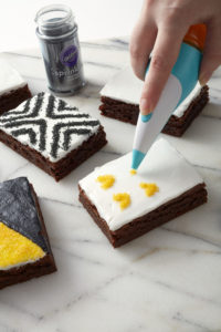 Wilton Sugar Writer sanding sugar pen black and gold 1 Wilton UK at Exclusively Housewares