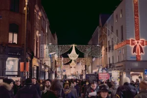 christmas shopping UK retailers to make £1.37bn on last Saturday before Christmas, says VoucherCodes.co.uk