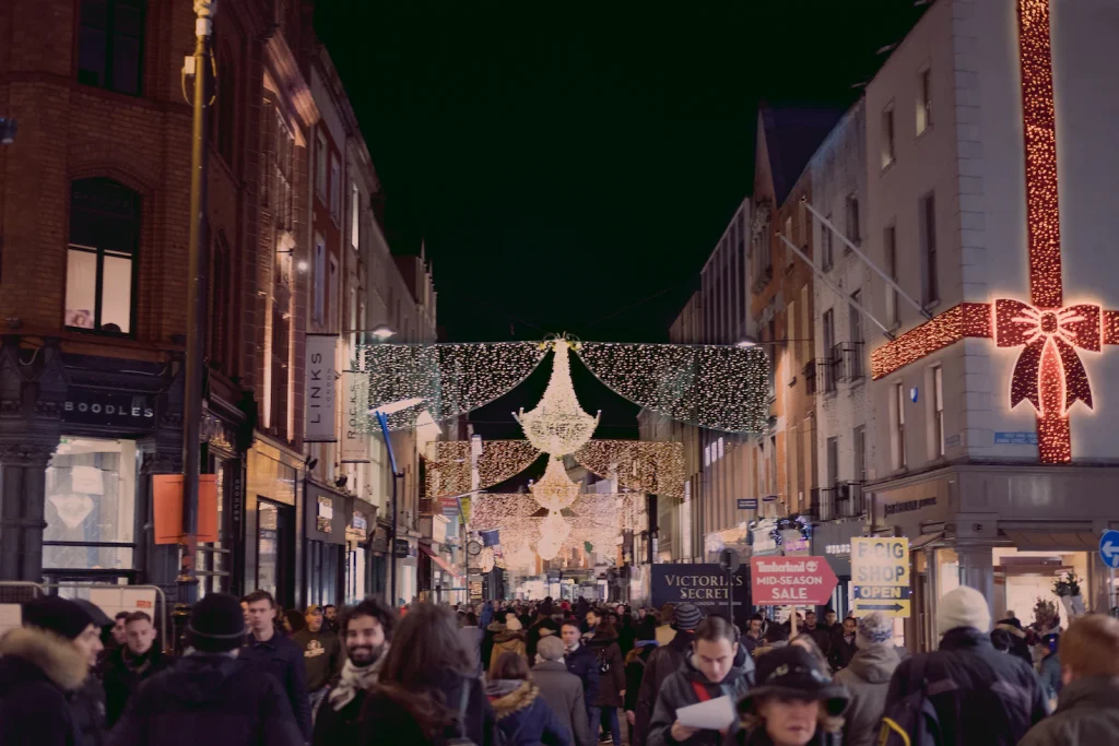 UK retailers to make £1.37bn on last Saturday before Christmas, says VoucherCodes.co.uk