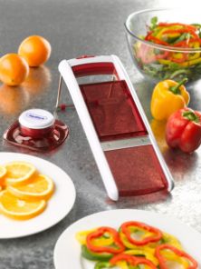 DKB food slicer puts emphasis on safety