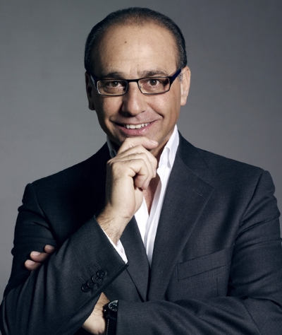 Theo Paphitis introduces the new Robert Dyas catalogue 
